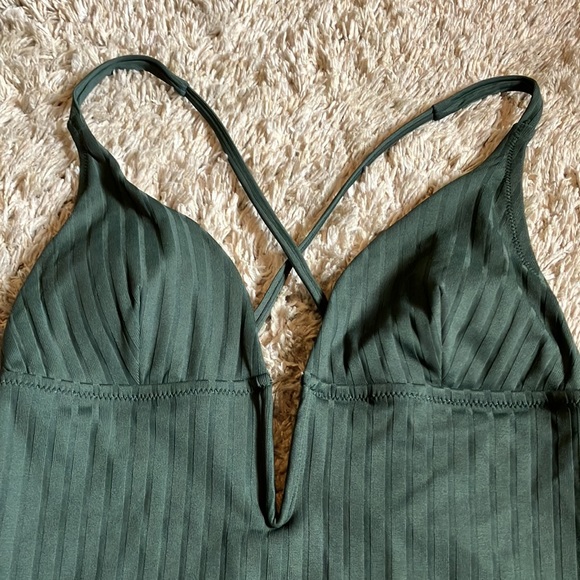 NWT Shade & Shore Women’s Swim Suit - Picture 2 of 6